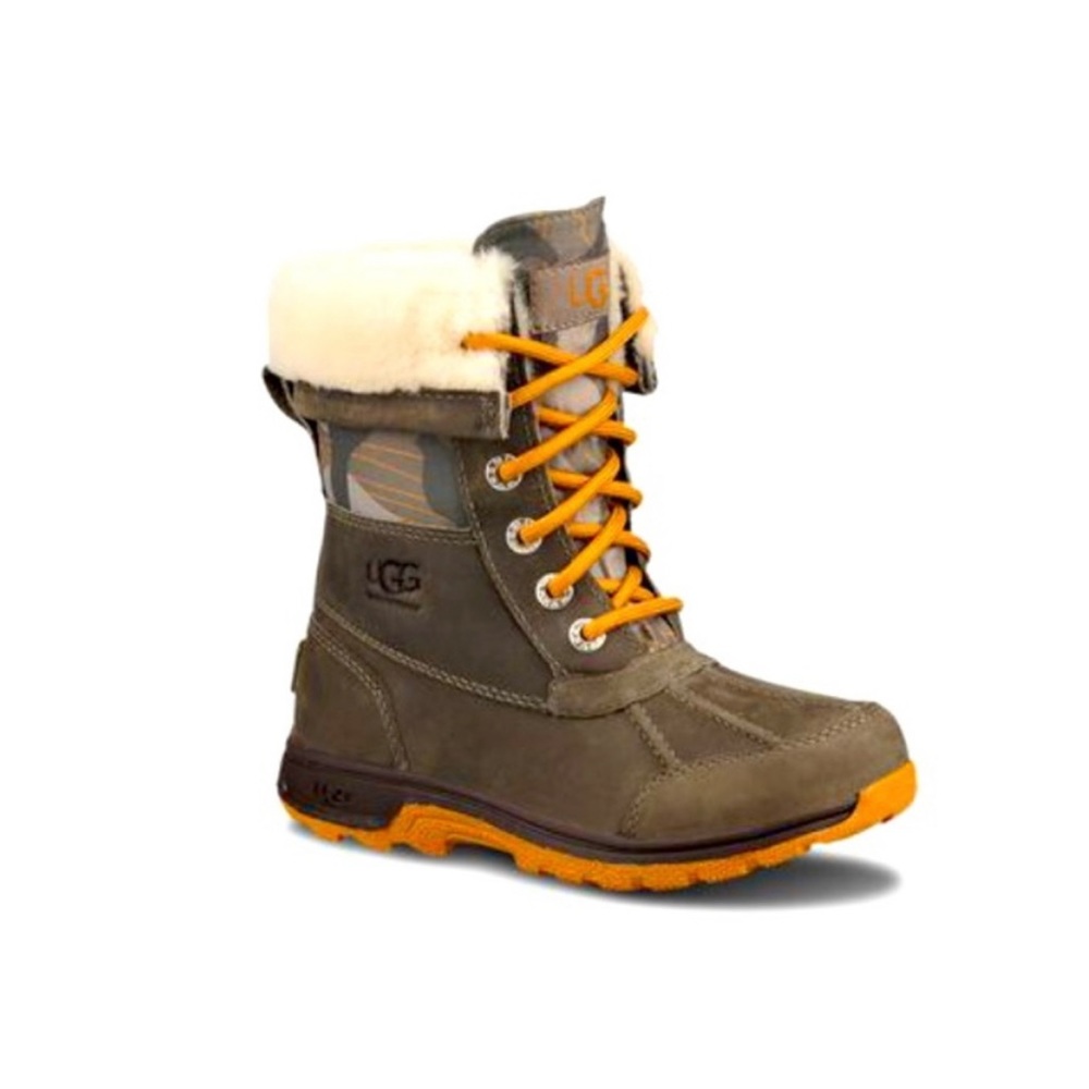UGG Butte II Camo waterproof winter kids boot size 11 US
RN # 88276